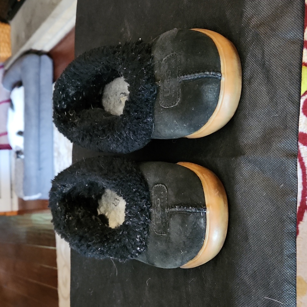 Ugg size 9 Slippers